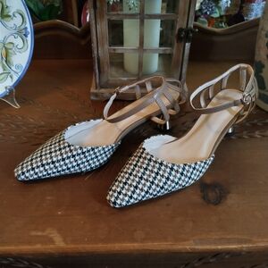 Source Unknown Black and White Heels with Ankle Strap